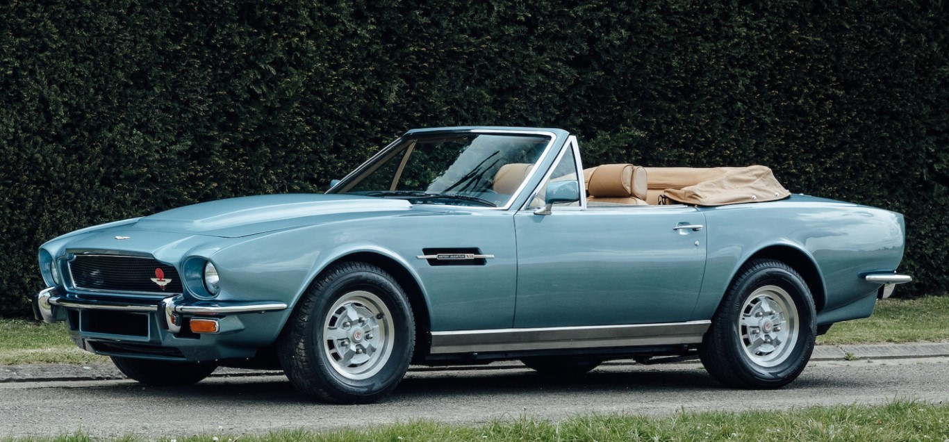 Aston Martin V8 Volante