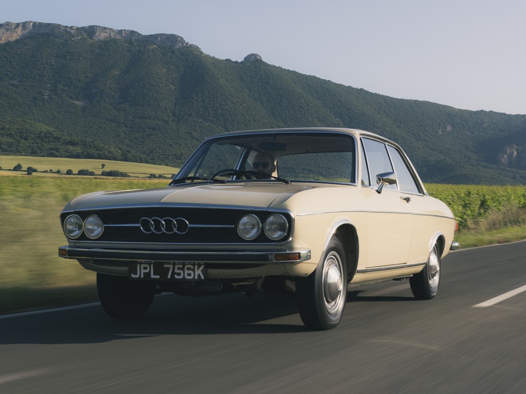 Audi 100 2-door Sedan C1