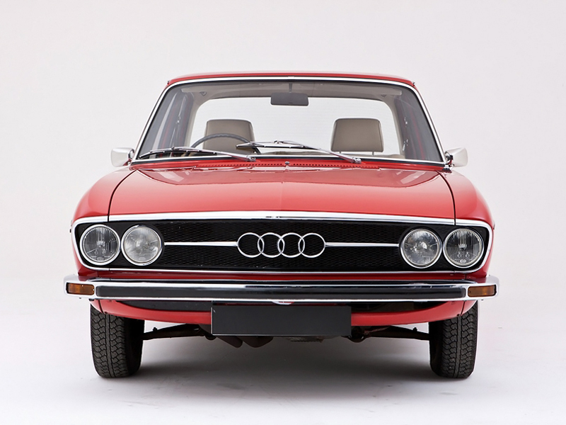 Audi 100 4-door Sedan C1